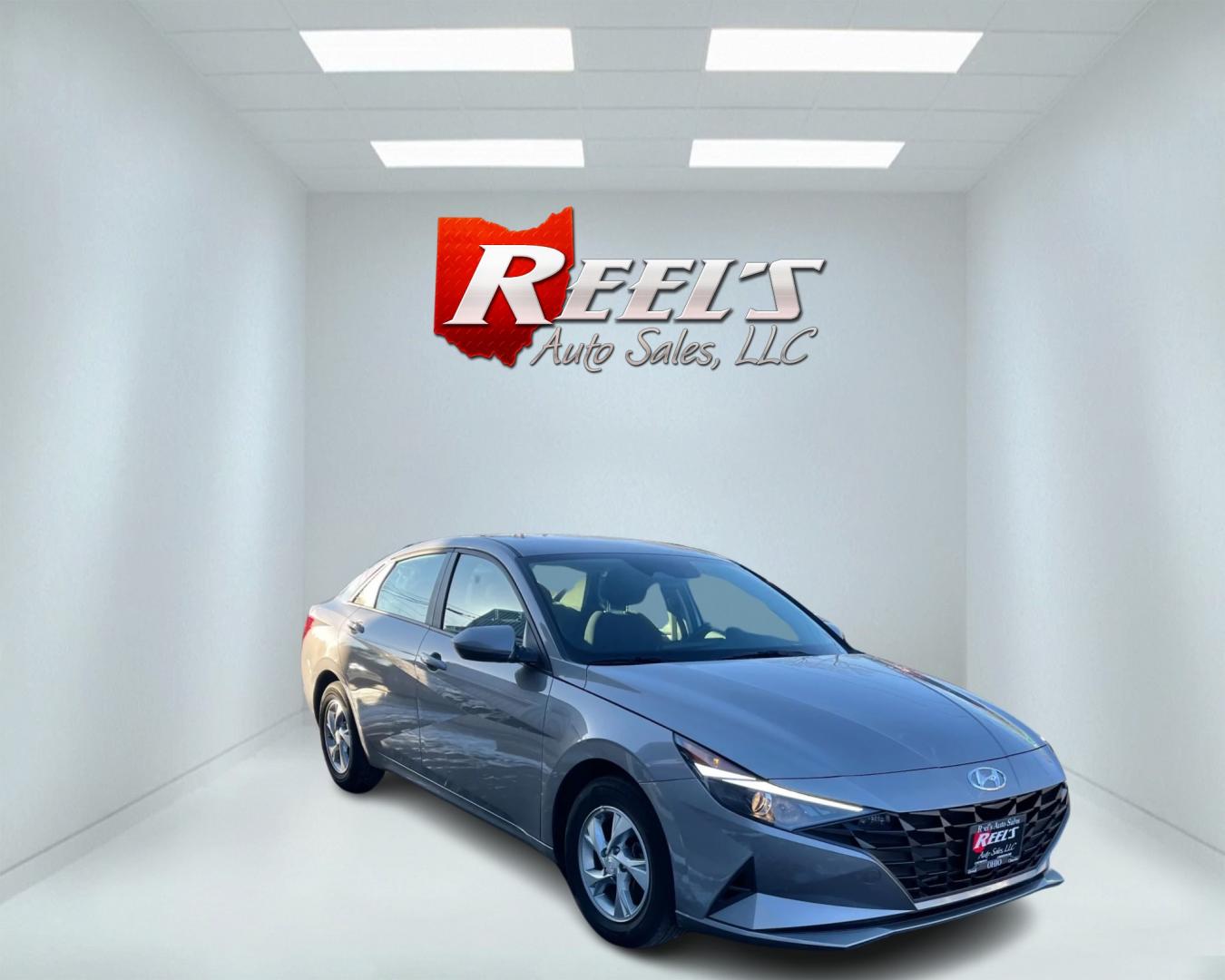 2021 Gray /Black Hyundai Elantra SE (KMHLL4AGXMU) with an 2.0L I4 DOHC 16V engine, Automatic transmission, located at 11115 Chardon Rd. , Chardon, OH, 44024, (440) 214-9705, 41.580246, -81.241943 - Photo#2